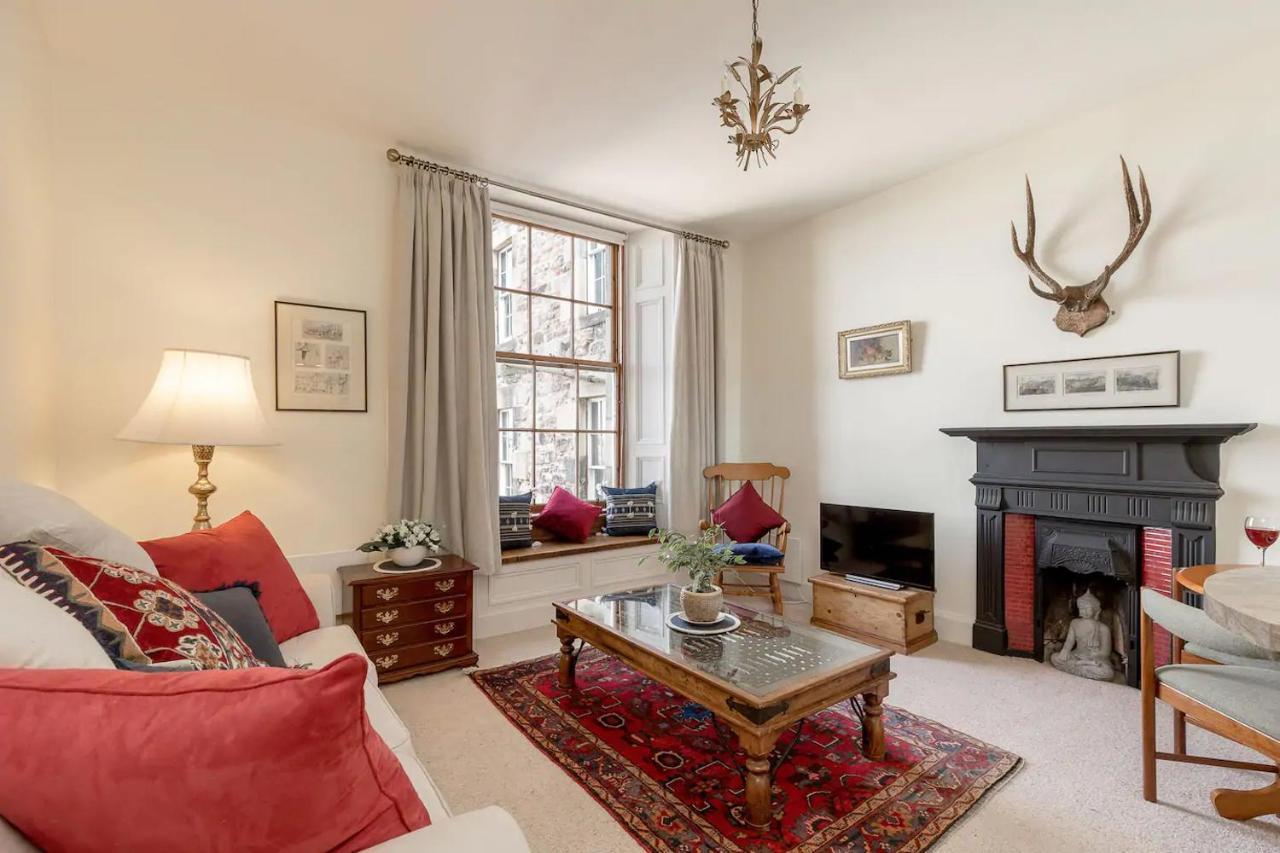 Stunning Panoramic Views: Heart Of The Royal Mile Lägenhet Edinburg Exteriör bild