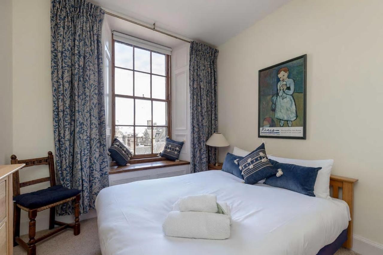 Stunning Panoramic Views: Heart Of The Royal Mile Lägenhet Edinburg Exteriör bild
